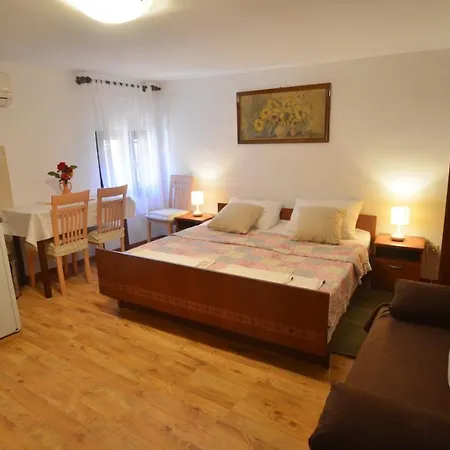 Andronella Guest house 3*